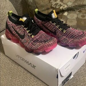 Women’s size 8.5 Nike AirMax Vapors